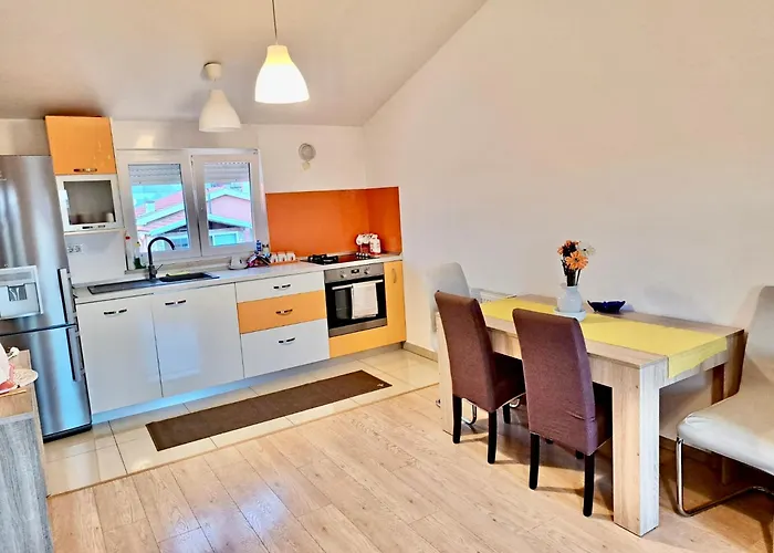 Apartman Sara-Naomi With Private Parking Place